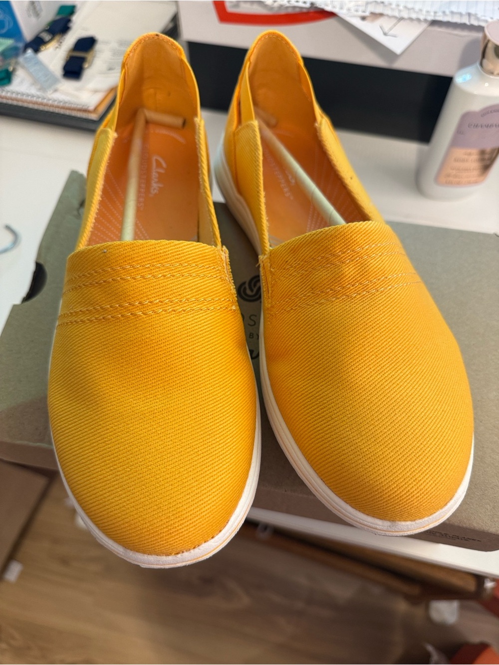 Clarks Cloudsteppers Shoes Womens Size 8.5 Yellow Comfort Slip On Canvas Loafers